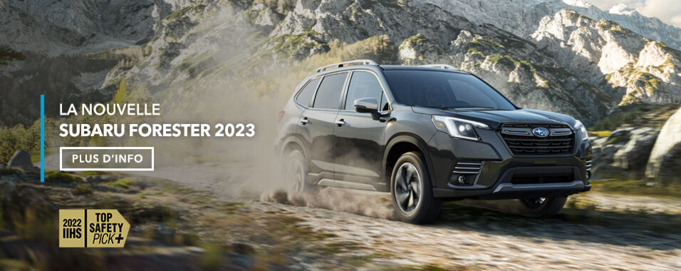 Forester Premier 2023 circulant sur une route rurale accidentée